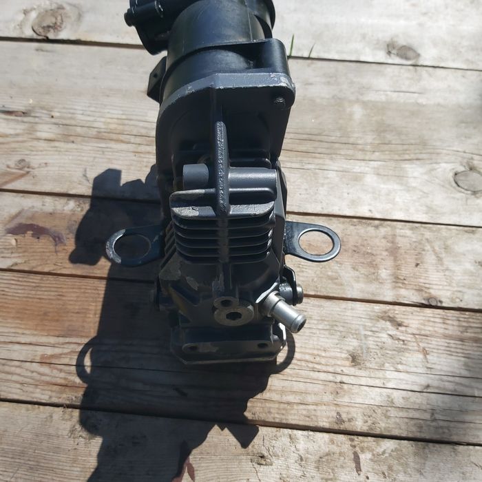 Vând compresor mercedes s class.W 221