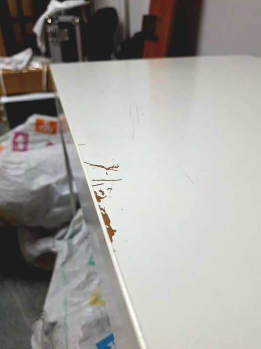 Офис бюро с чекмедже Micke