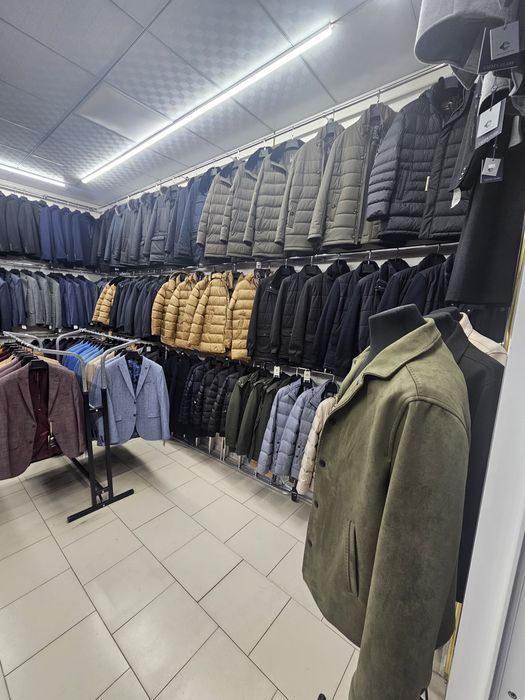 Продаётся бутик с товаром , точка наработаная.