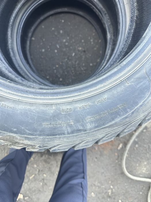 Продам бу Зимные шины шипы