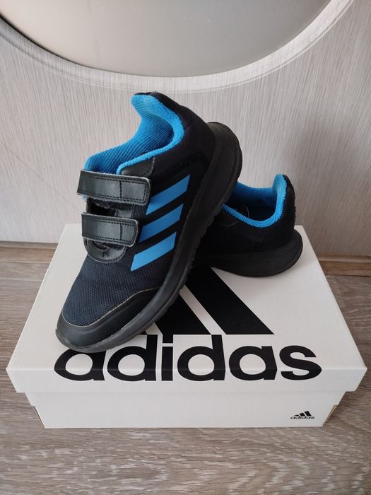 Маратонки Адидас 35