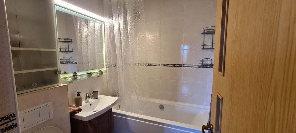 PF  Închiriez Apartament 3 camere Lux Centru , Palas