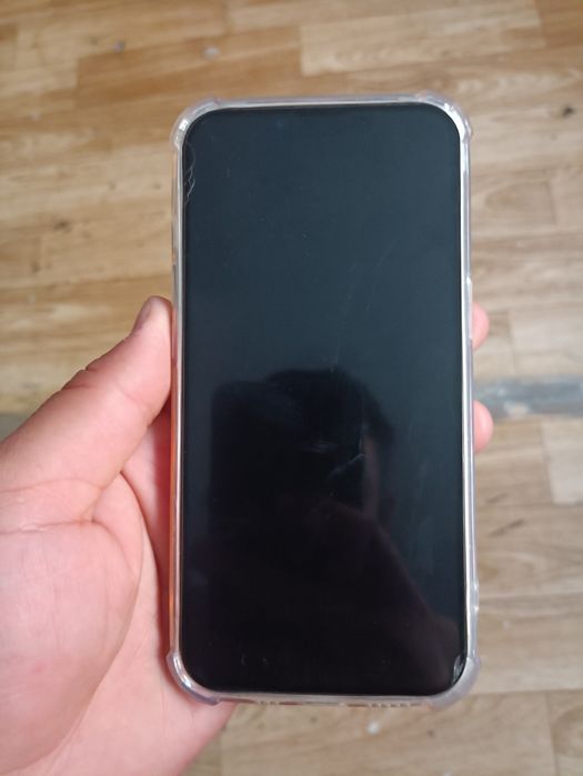 Iphone 13  в хорошем состояние