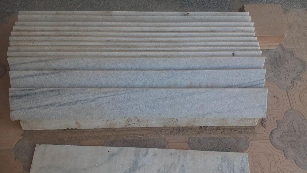 Marmar tosh lentalar sotiladi