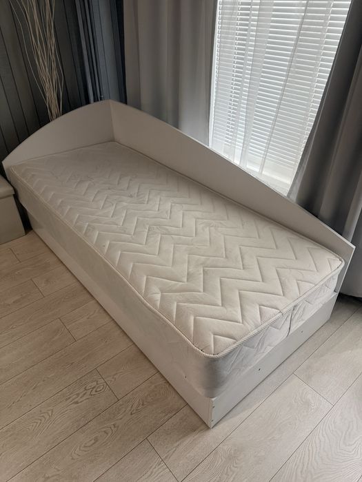 Единично легло с матрак 110€
