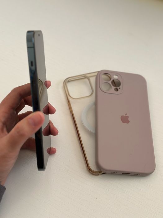 Продам телефон айфон