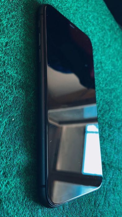 Продавам iphone 11 използван много малко време в много добро състояние
