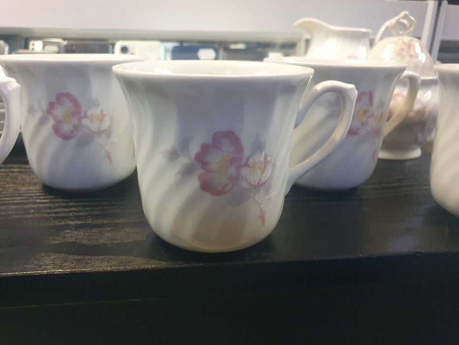 Порцеланов комплект / Сервиз за кафе с 6бр. чаши с 6бр. чинии, 6 по