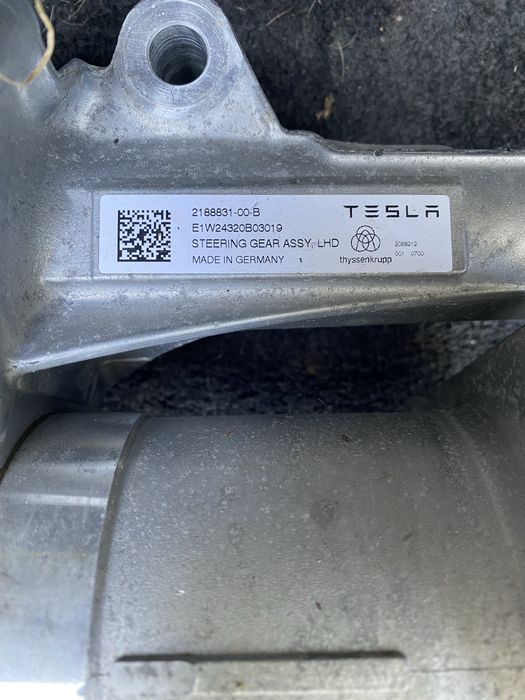 Кормилна рейка Tesla Model Y