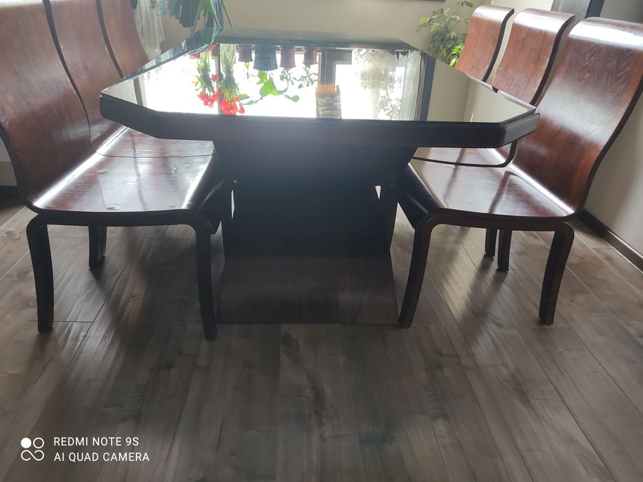 Срочно продаю  стол и стулья