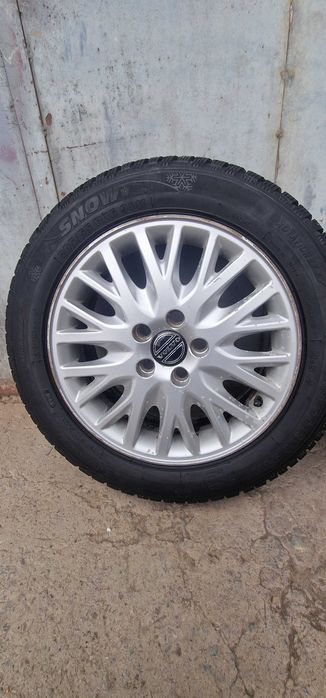 Оригинални джанти със зимни гуми  205/55/R16