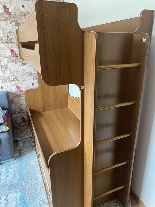 Двухъярусная кровать