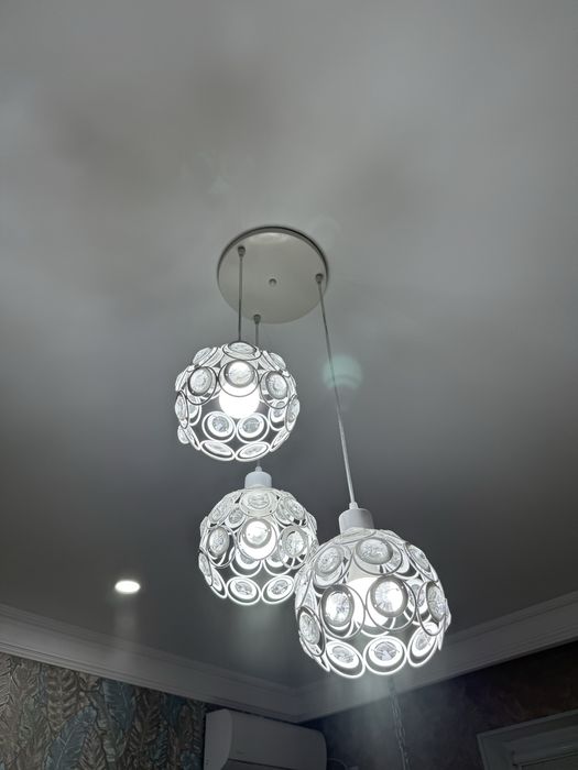 Люстра  почти новая