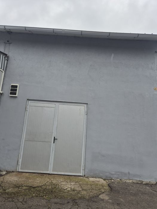 Închiriez garaj 65 mp,zonă centrală,str.Cuza Vodă nr.36,