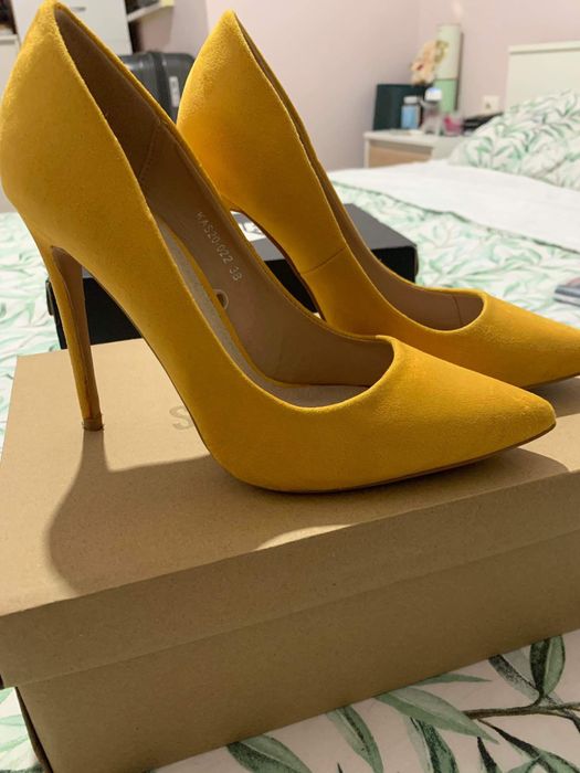 Елегантни обувки на висок ток