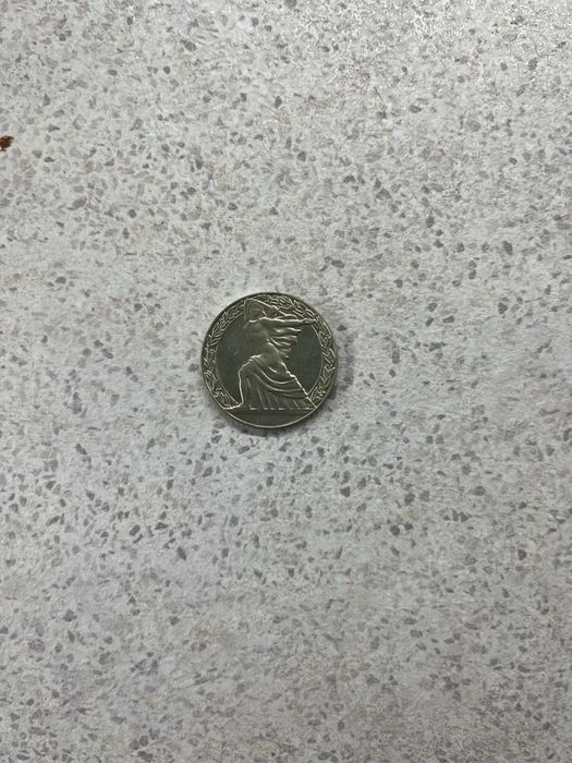Продавам юбилейни монети