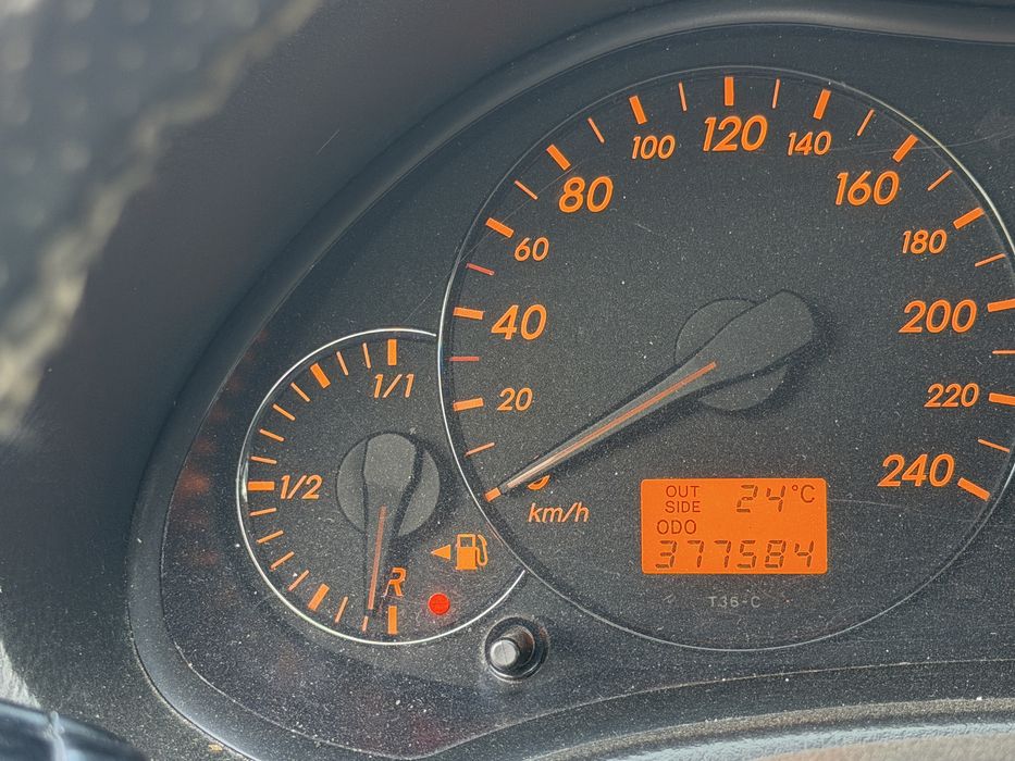 Vand Toyota Avensin 2.2 Disel