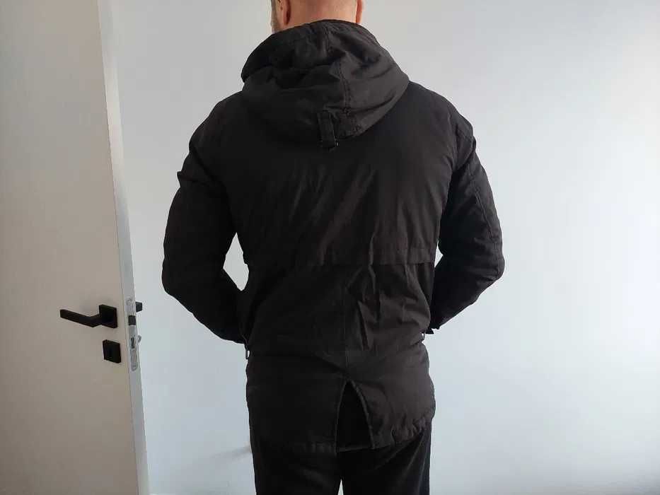 Vând geaca Pull&Bear barbati mărimea M in stare buna