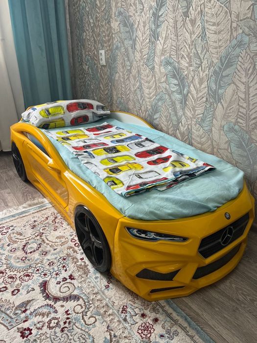 Продам детскую кровать машинка