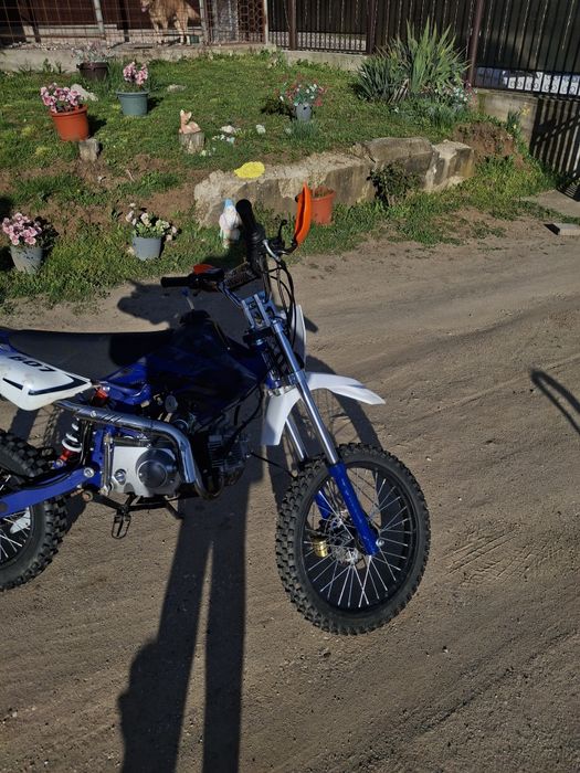 Vând cross / dirt bike 125cc (aprox.) – mai multe detalii la tel