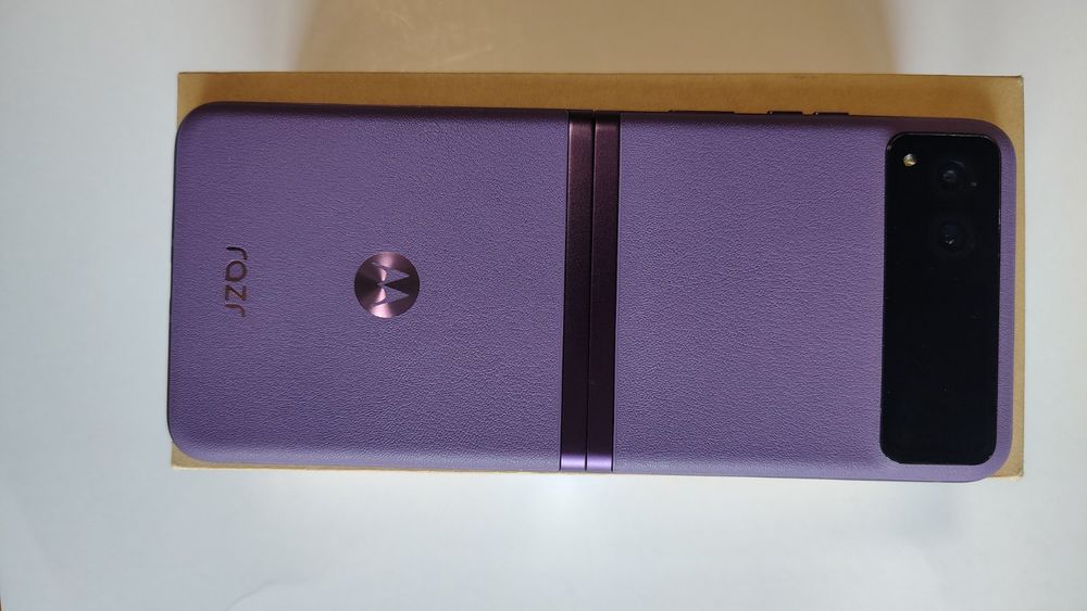 Моторола разр 40/  Motorola razr 40