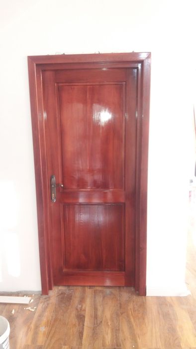 Montaj usi interior exterior. Parchet laminat și mobilă de ori ce fel.