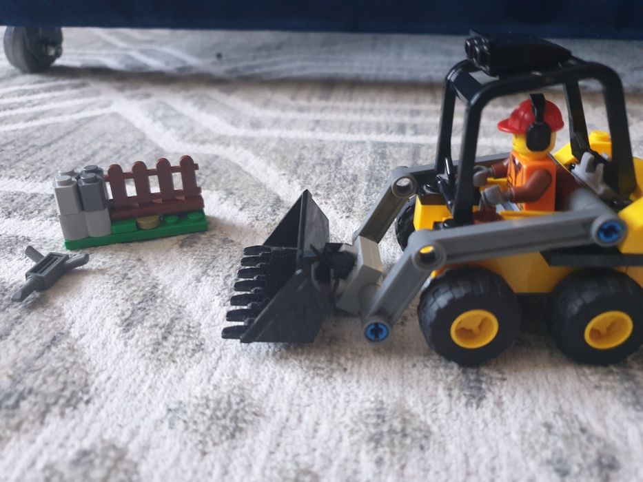 Лего, маленький трактор
