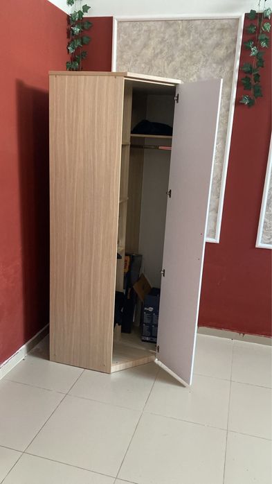 Угловой шифоньер