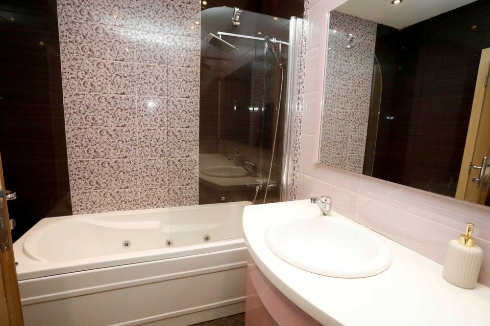 Дава се под наем Многостаен апартамент в София, Изток - 150 кв.м за 1300 € - Снимка #14