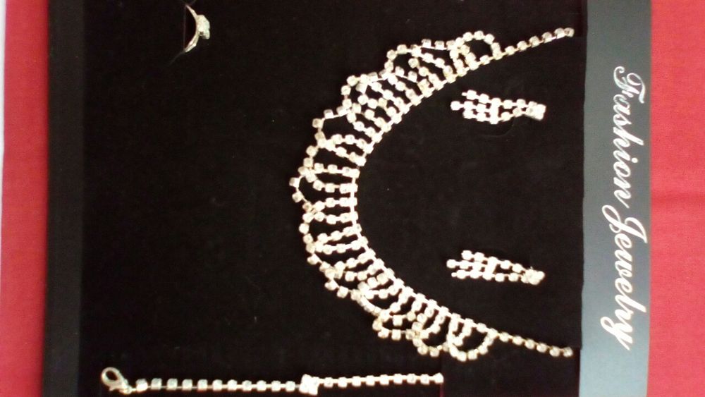 Нови колие с обеци и гривна.