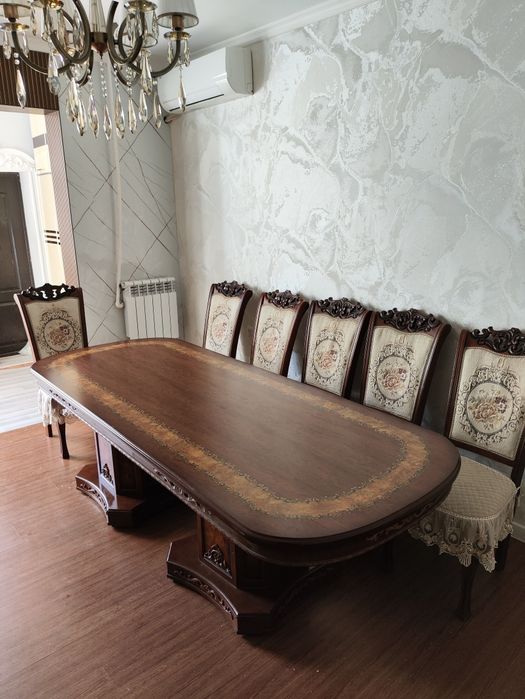 Продаётся стол со стульями