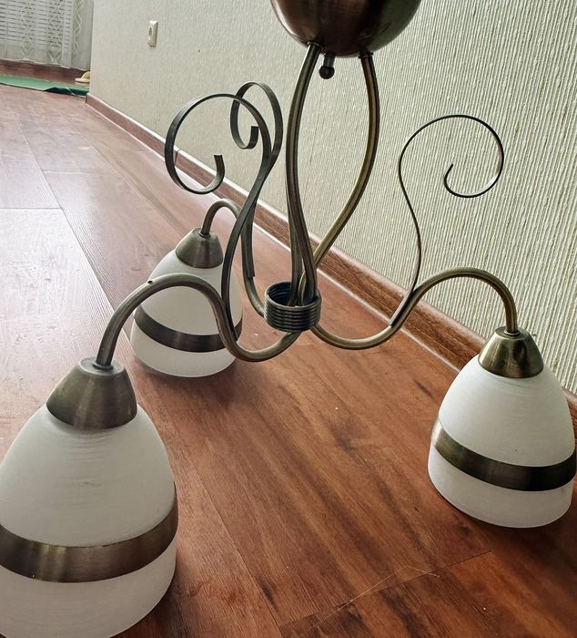 Люстра          .