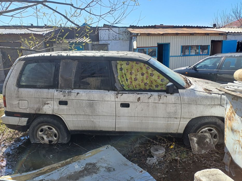 Продам mazda mpv