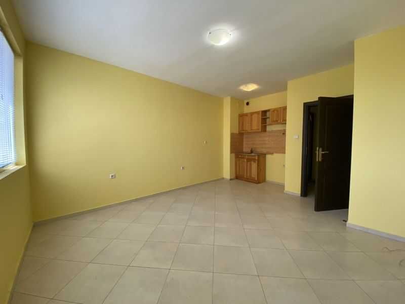 Дава се под наем Двустаен апартамент в Бургас, Лазур - 66 кв.м за 195 € - Снимка #5