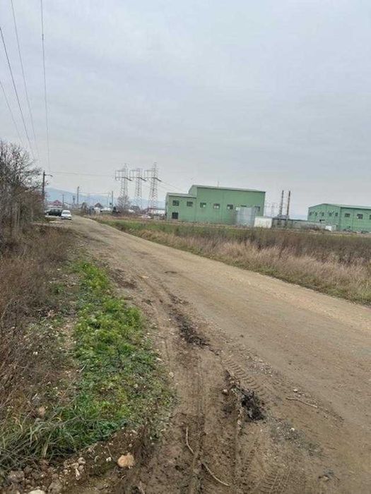 Vindem Teren Intravilan in Osorhei.