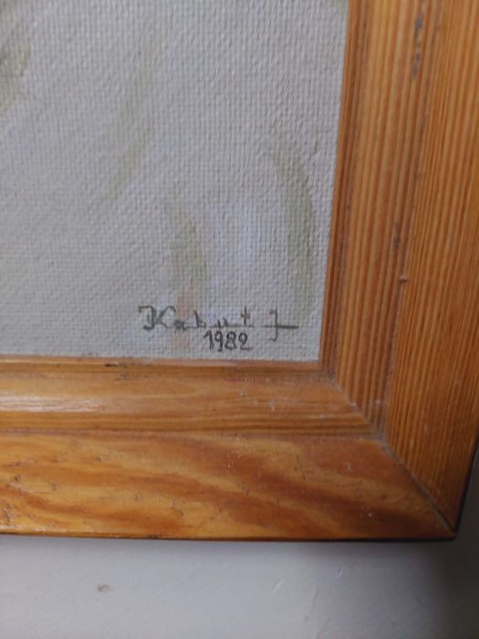 Icoana argintata și tablou vechi