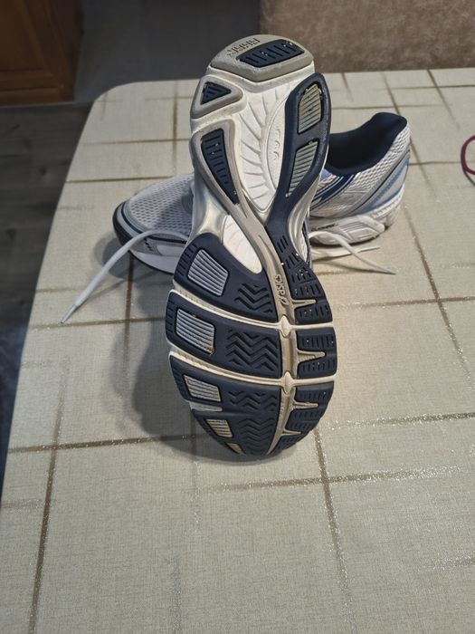 ASICS  маратонки