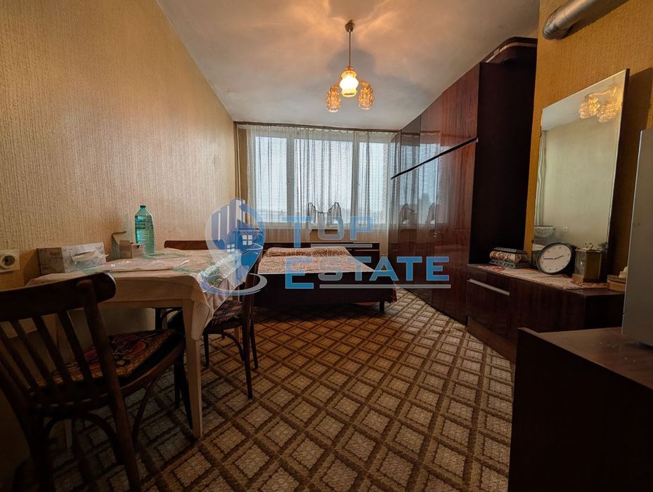 Тристаен тухлен апартамент в центъра на град Стражица