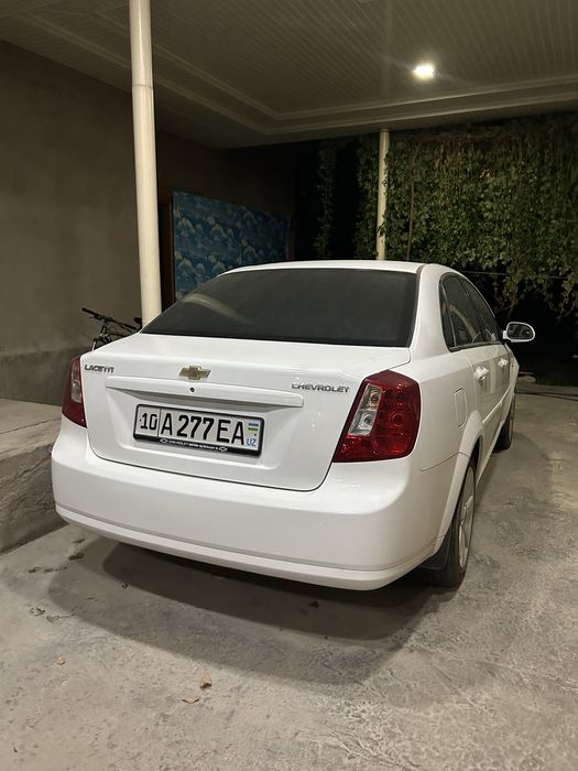 Lacetti 1.8 sotiladi!