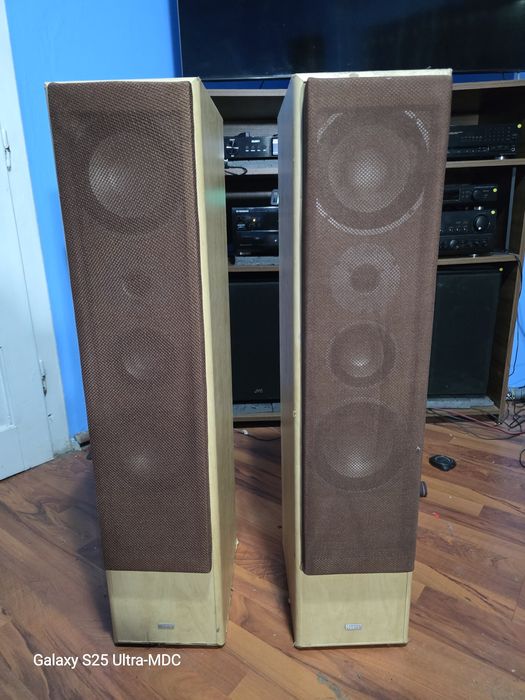 Vând o pereche de boxe pe 3 căi Magnat motion 1000, bass reflex, 340 W