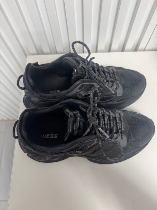 Кожени обувки Guess