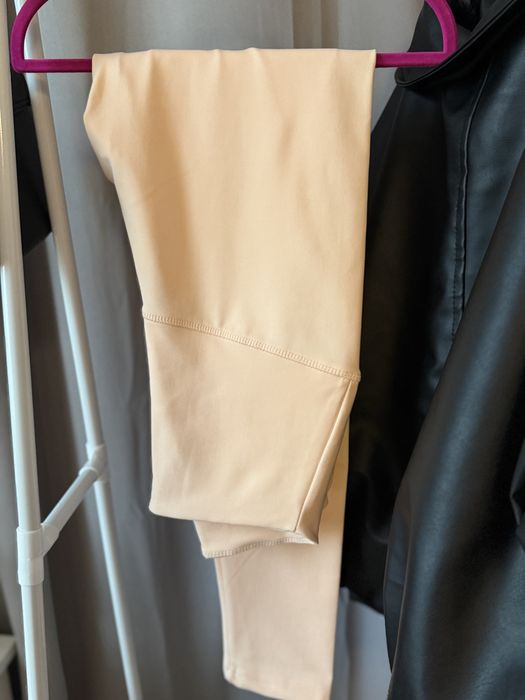 Чисто нов Клин oysho