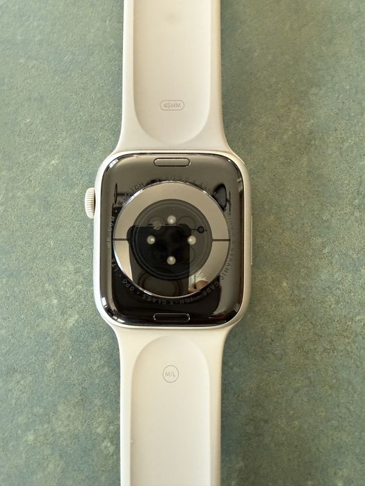 Apple Watch 8, 45 mm cellular starlight