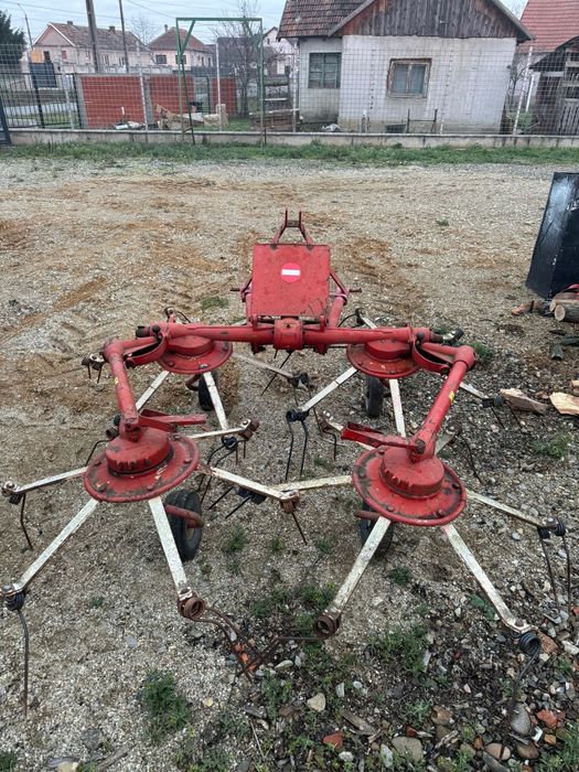 Vand grebla de imprastiat iarba