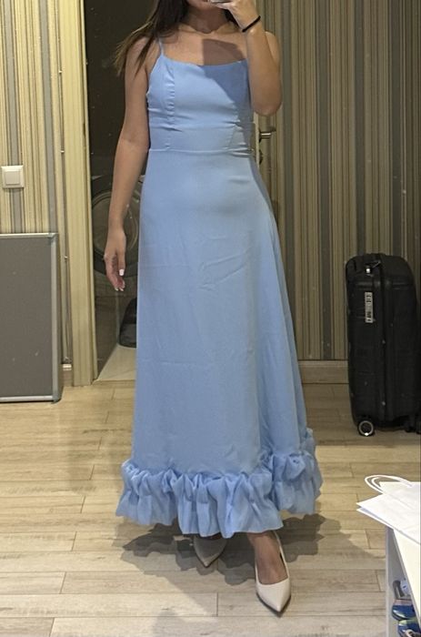 Платье с воланами