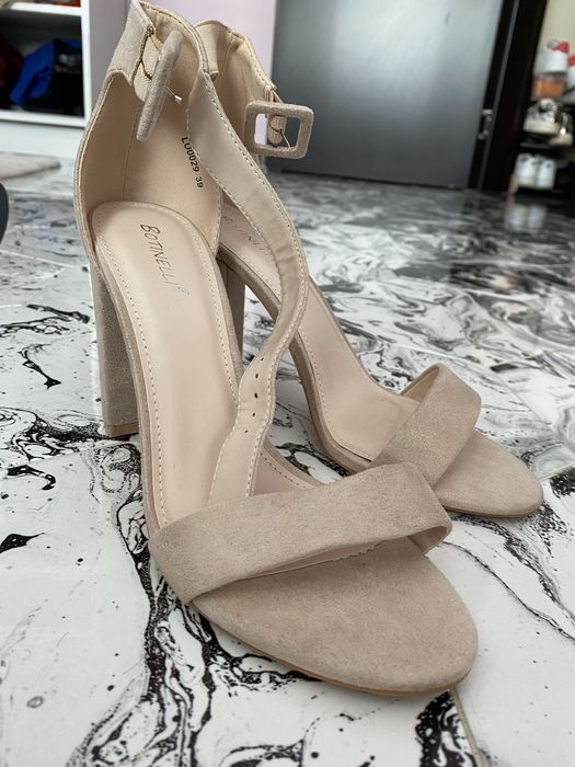 Сандали на ток