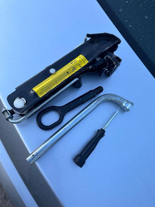 Set cric original Vw Passat / Passat Cc , Skoda Octavia ,