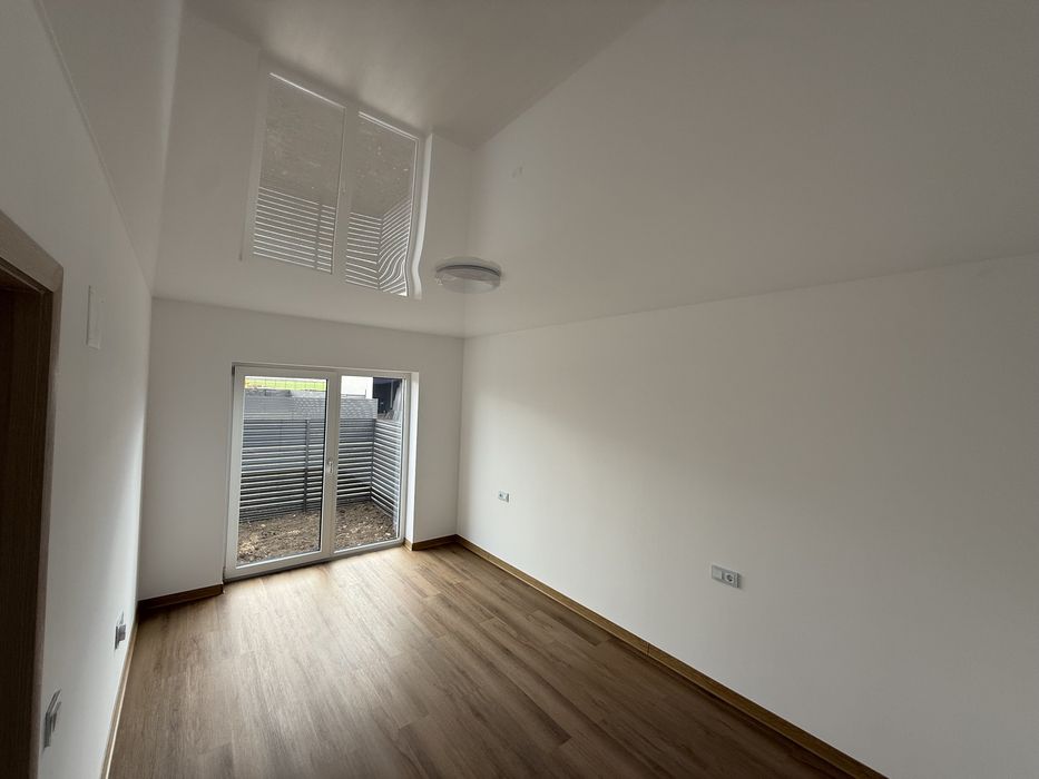 Vand casă individuală , din cărămidă,4 camere, 2 băi, cartier Izvor