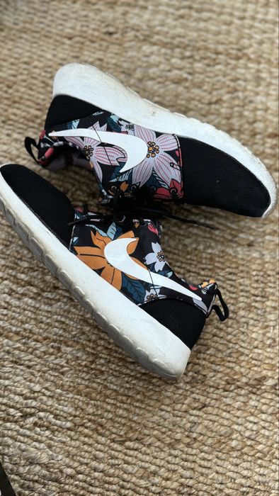 Sneakers adidsi desebiti Nike