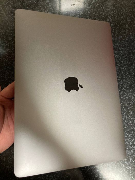 Mack book pro 2017 core i5 dubai